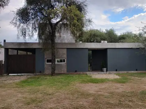 Casa en Venta con 3 cocheras