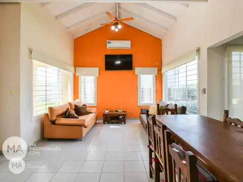 Casa 5 ambientes con 2 baños