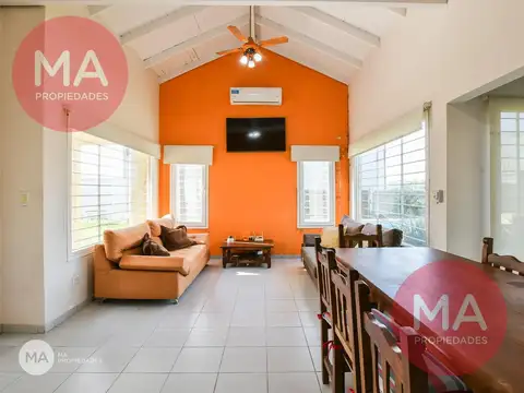 Casa 5 ambientes con 2 baños