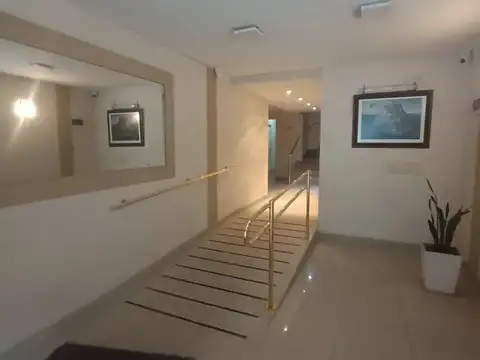 Colpayo 40 y Av Rivadavia, Caballito. Piso 3. Al Frente. Monoambiente Reciclado 20 m². Muy Luminoso. Edificio con Terraza común y Parque propio en PB con jardín.