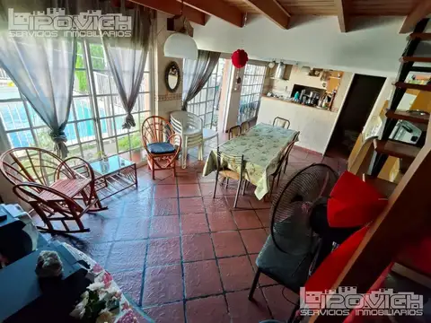 Casa en venta. 5 ambientes 2 plantas. Quincho c/parrilla. Patio con piscina. Allende al 3200. Devoto