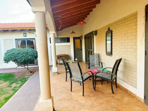 Casa 5 ambientes con 3 baños