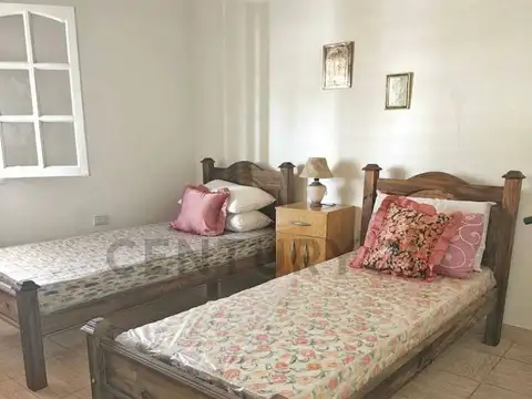 Casa 6 ambientes con 2 baños