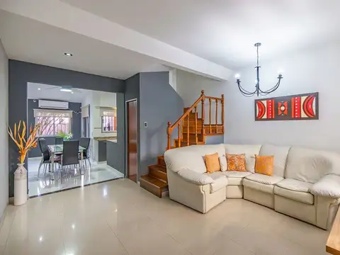 DUPLEX EN VENTA R ESCALADA. COCHERA SIN EXPENSAS