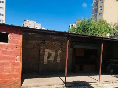 Casa en Alquiler con 3 cocheras