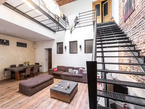 PH en venta. 5 ambientes. Quincho, terraza y parrilla.