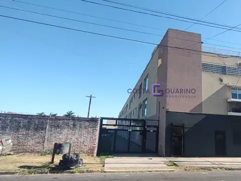 Excelente monoambiente equipado en primer piso con cochera