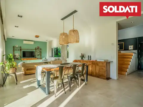Casa en Venta con 2 cocheras
