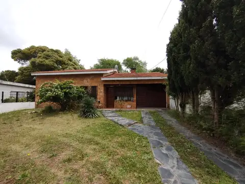 VENTA CASA 4AMBIENTES JARDIN, COCHERA MAR DEL TUYU