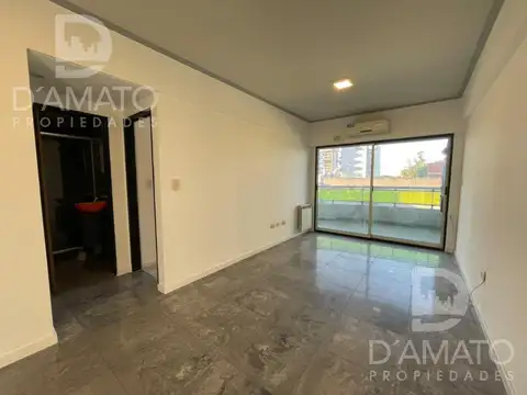 Amplio departamento 2 ambiente con gran balcón al contrafrente en Sáenz Peña. APTO PROFESIONAL