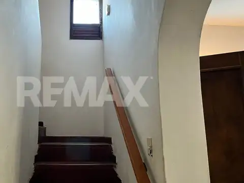 Casa 7 ambientes con 2 baños