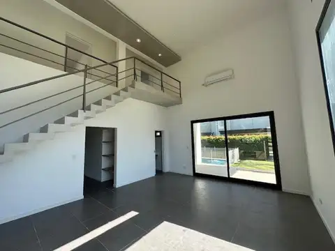 Casa 5 ambientes con 4 baños