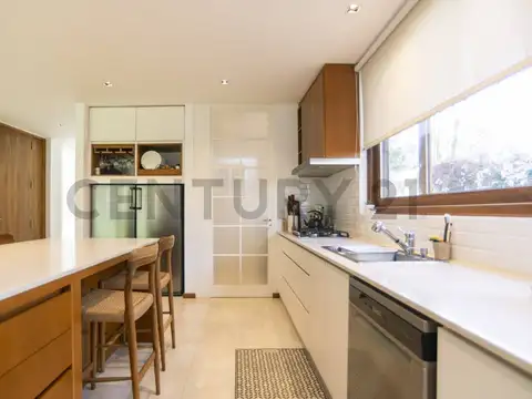 Casa 2 ambientes con 2 baños