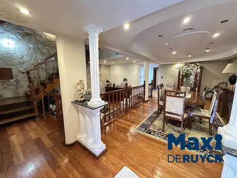 Casa 5 ambientes con 5 baños