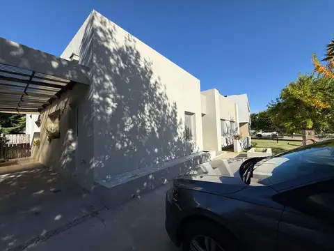 Casa en Venta en El Cantón - Barrio Puerto, USD 275.000