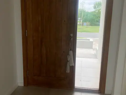 Casa 6 ambientes con 2 baños