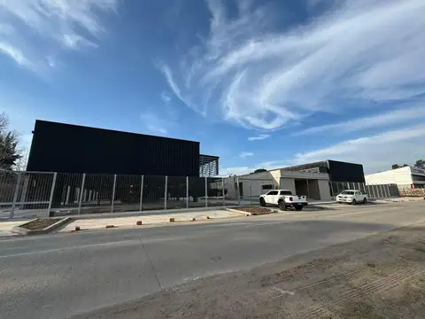 Local Comercial de 1109 m² en Complejo a Estrenar c/ Estacionamiento propio - Francisco Alvarez