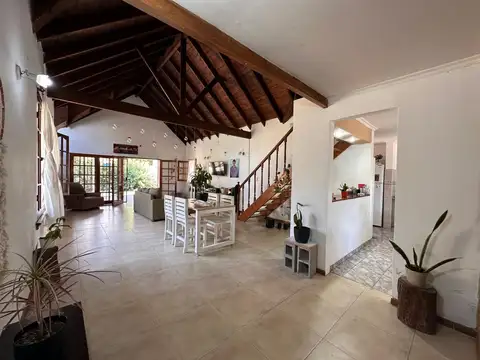 Casa 6 ambientes con 3 baños