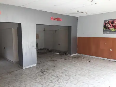 Excelente Local Comercial sobre Bv Saenz Peña
