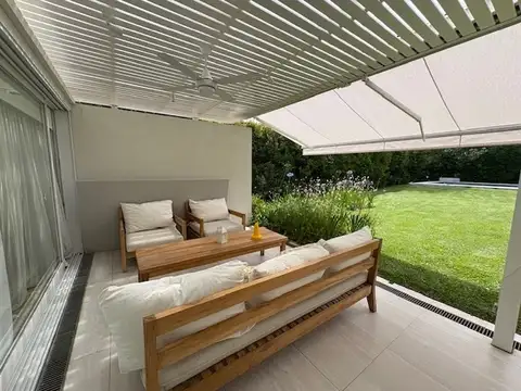 Casa en Alquiler Temporal con 2 cocheras