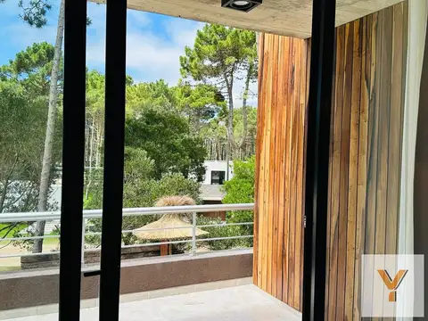 Fragata Libertad e/ Avenida Intermedanos y Del Juncal