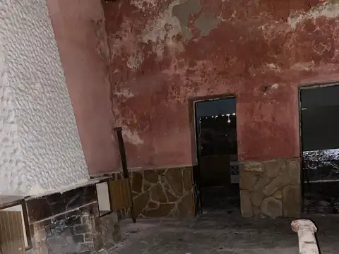 Casa 6 ambientes con 2 baños