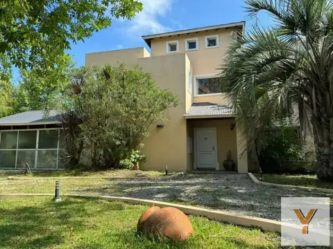 Casa en venta - 3 Dormitorios 2 Baños - 2000Mts2 - Haras Del Sur I