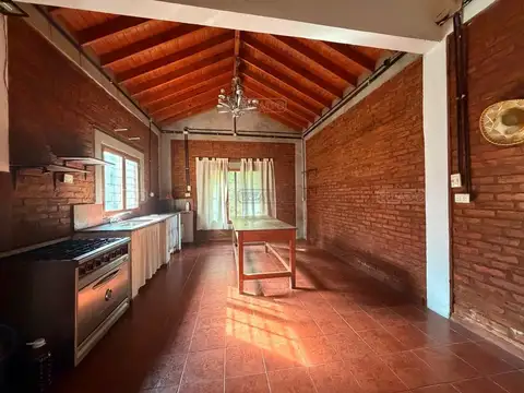 Casa 5 ambientes con 2 baños