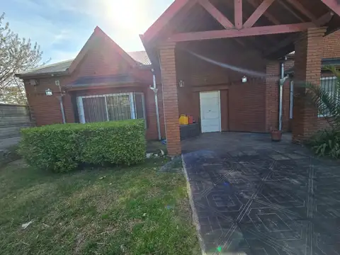 Casa 3 ambientes con 2 baños