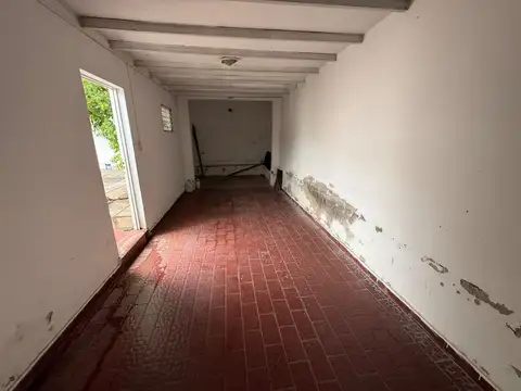 Casa 6 ambientes con 2 baños