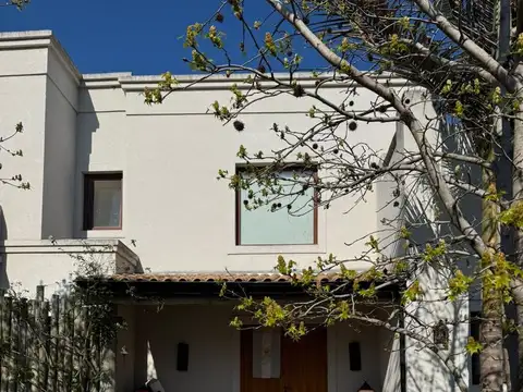 Casa en Alquiler Temporal en Los Berros, USD 5.000