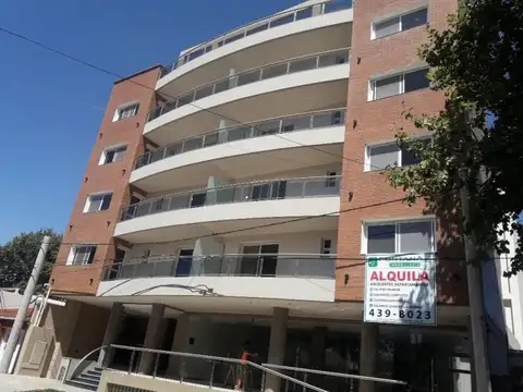 Alquiler - Excelente departamento de 2 dormitorios con cochera