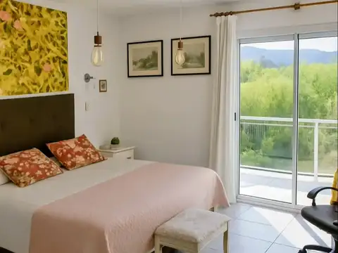 Solares de las Ensenadas, Carlos Paz
