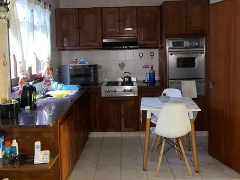 Casa 5 ambientes con 2 baños