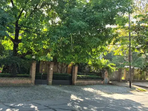 Lomas de San Isidro, casa en Venta de excelente calidad constructiva sobre lote de 930 m2