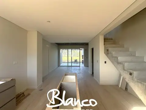 Departamento 4 ambientes con 3 baños