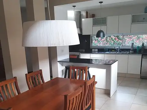 Casa en Alquiler en El Atardecer, USD 1.900