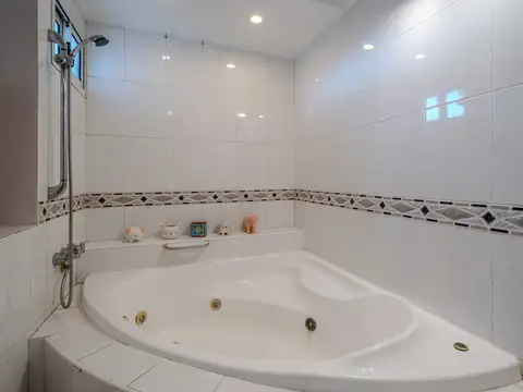Departamento 5 ambientes con 3 baños