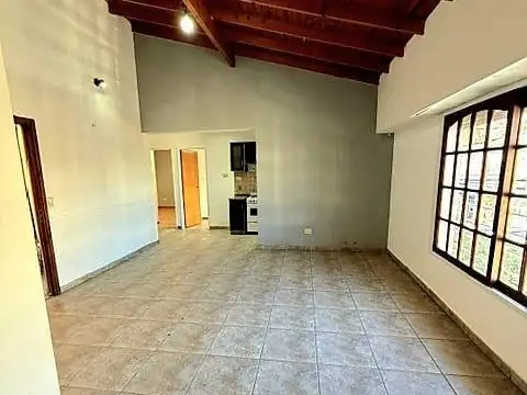 Depto Tipo Casa en Alquiler de 3 ambientes