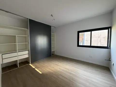 Casa en Venta con 4 cocheras