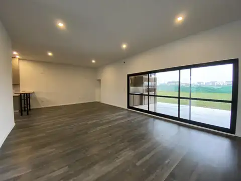 Venta Casa de 3 Dormitorios en Los Pasos Del Jockey 4