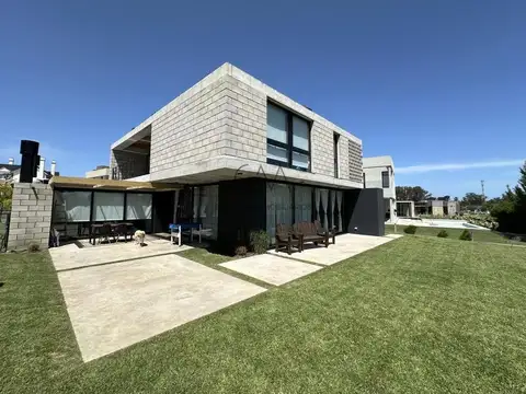 Av. Jorge Newbery 5050, B7600 Mar del Plata, Provincia de Buenos Aires, Argentina, Mar Del Plata, Buenos Aires, Argentina.