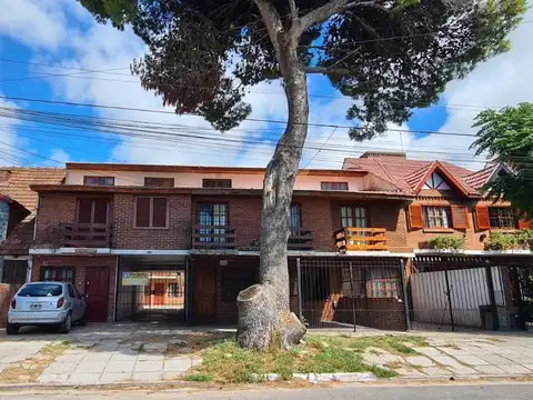 DUPLEX CUATRO AMBIENTES CON COCHERA - ZONA RESIDENTES PERMANENTES