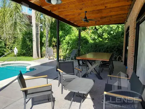 Casa en Venta con 4 cocheras