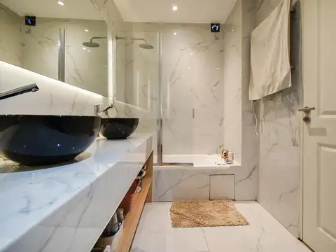 Casa 6 ambientes con 4 baños