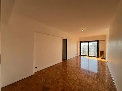 4 Ambientes| Alquiler, Colegiales | en piso alto.