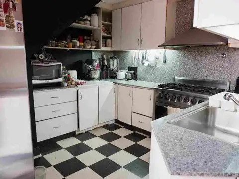 CASA 5 AMB. APTO CREDITO, TOMA PH EN DEVOTO.