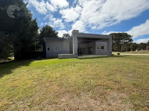 Casa 3 ambientes con 2 baños