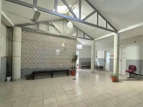 Oficina en Venta con 5 cocheras