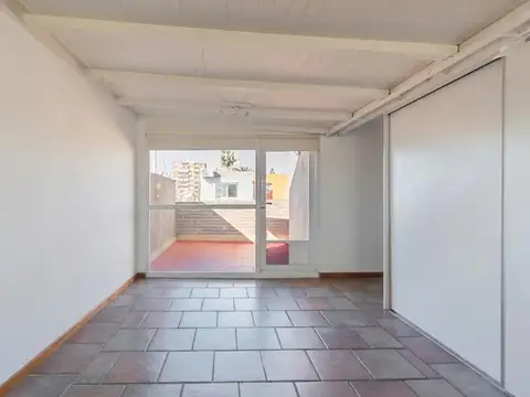 VENTA PH ESTILO DÚPLEX 4 AMBIENTES CON COCHERA EN SAN ISIDRO.